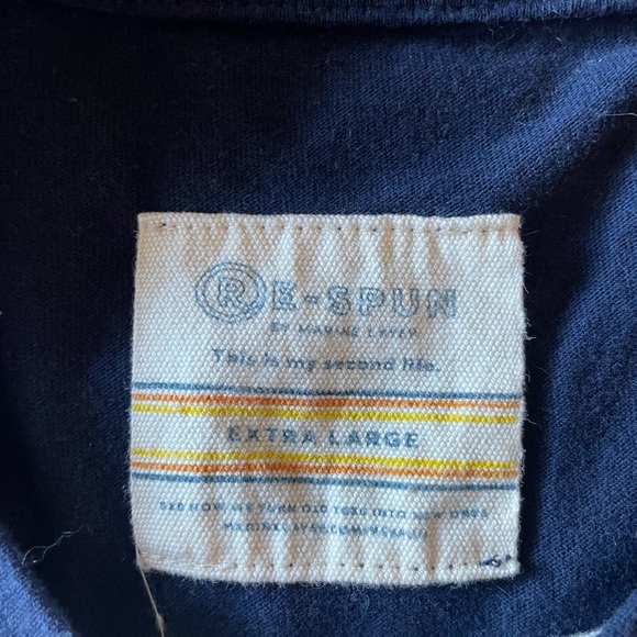 Adult small (kids xl) 80s long sleeve shirt
Pit to pit: 22”
Top to bottom: 23.5 - Picture 4 of 4